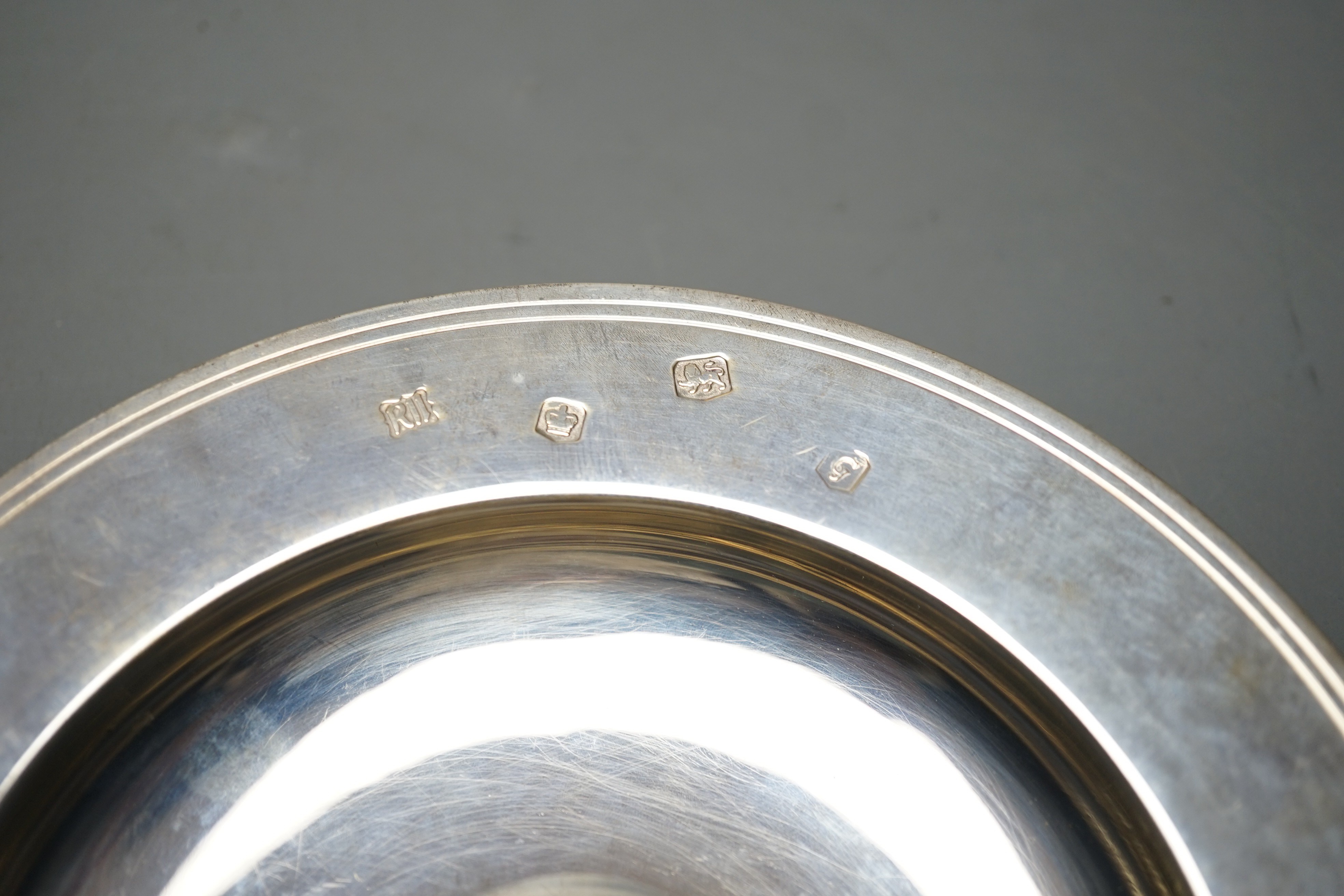 A pair of modern silver armada dishes, Royal Irish Silver Co, Sheffield, 1981, 14.5cm, 10.6oz.